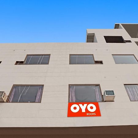 Oyo Ct Hotel ガーズィヤーバード エクステリア 写真
