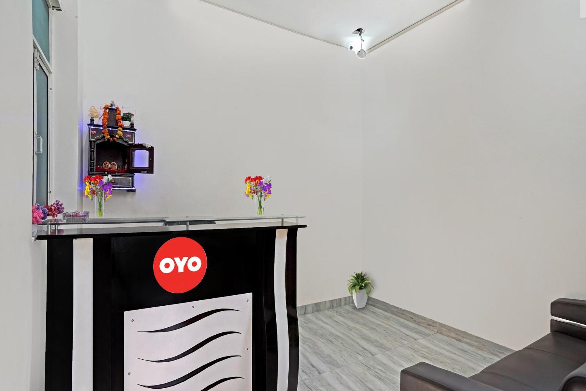 Oyo Ct Hotel ガーズィヤーバード エクステリア 写真